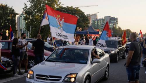 Krenula auto-litija iz Beograda do granice Crne Gore