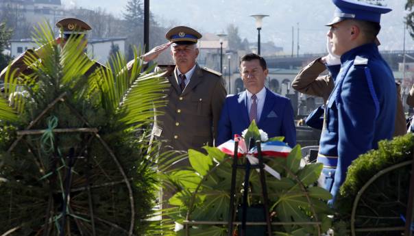 Krešić: U tišini ćemo se pomoliti i sjetiti se onih koji su položili živote za BiH