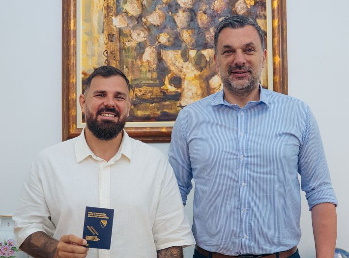 Kristijanu Iličiću uručen diplomatski pasoš BiH