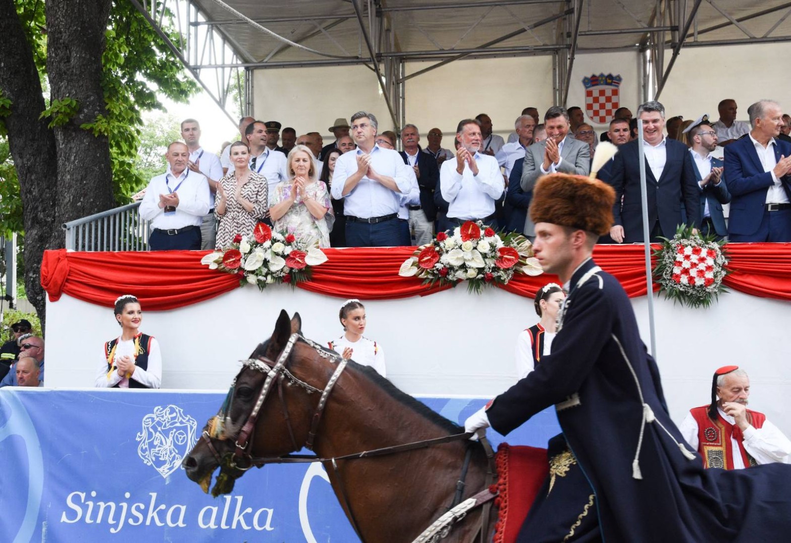 Krišto na Sinjskoj alci s državnim vrhom RH