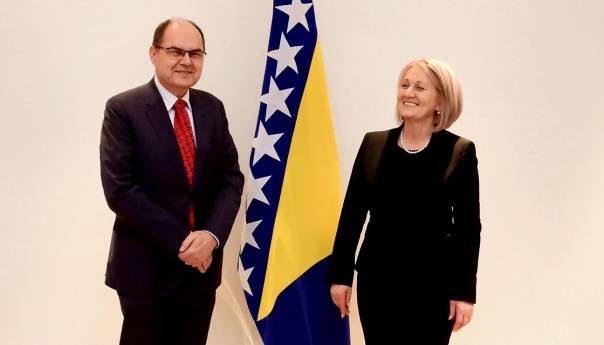 Krišto razgovarala sa Schmidtom i Sattlerom