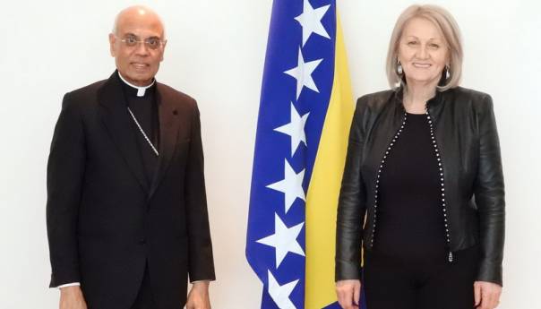 Krišto s apostolskim nuncijem o unapređenju odnosa BiH i Svete Stolice