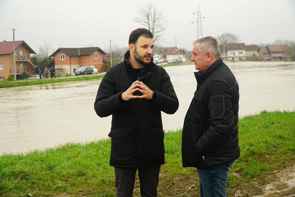 Kritike iz SDS-a: Čega se plaše pa su pod pratnjom dugih cijevi?