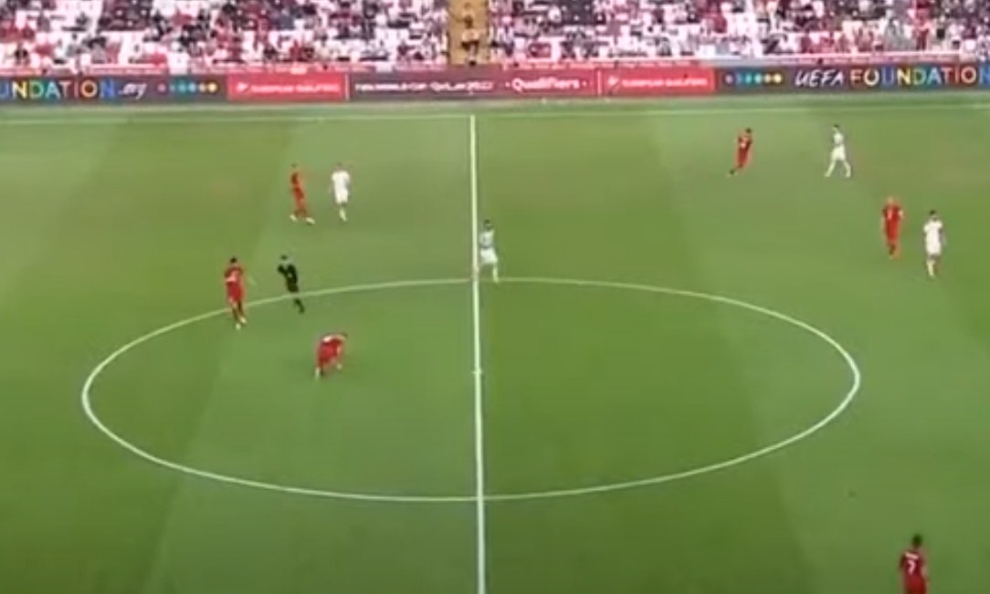 Kritike javnosti: Turski igrač vezao kopačke usred crnogorskog napada