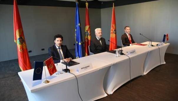 Krivokapić, Bečić i Abazović potpisali sporazum