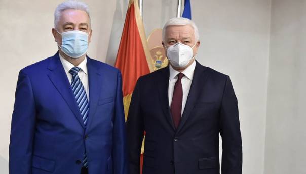 Krivokapić od Markovića preuzeo dužnost premijera