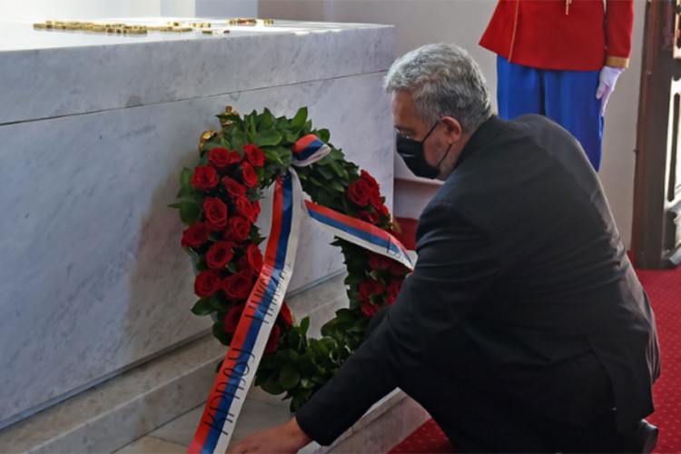 Krivokapić položio vijenac, građani ga uklonili: 'Nije ovo Srbija'