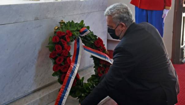 Krivokapić položio vijenac, građani ga uklonili: 'Nije ovo Srbija'