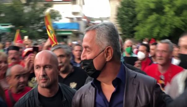 Krivokapić pred Hramom u Podgorici, Đukanović na Cetinju