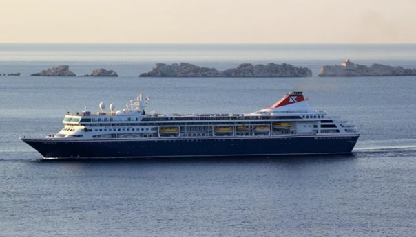 Kruzeri sa zaraženima i stotinama putnika plutaju oceanima, niko ih ne želi primiti