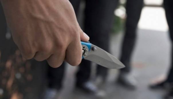 Krvava noć u Nišu: Mladić (23) uboden u grudi, povrijeđene još tri osobe