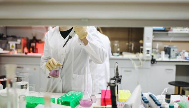 KS: 420 novih slučajeva zaraze, preminulo osam osoba