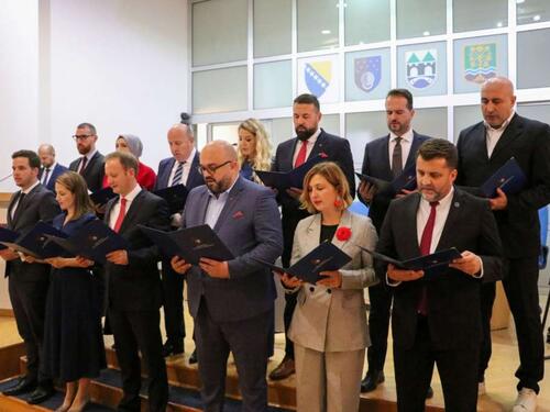 KS dobio novu Vladu: Uk premijer, ovo su ministri