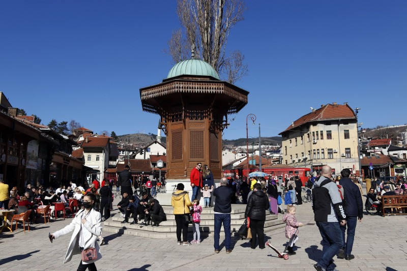 KS: Ograničena privatna okupljanja na 10 osoba