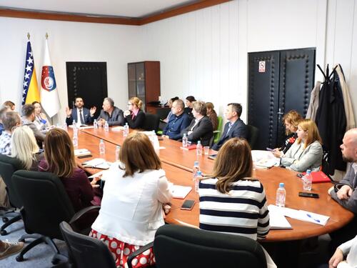 KS želi javnu upravu papira: Potrebno mijenjati navike