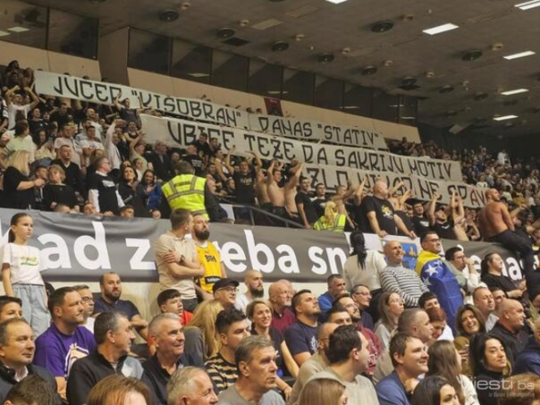 KSS osudio uvrede na račun Vučića i Srbije tokom utakmice u Skenderiji