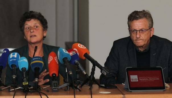 Köster i Strik: Ako EU ne može, ići sa sankcijama pojedinih članica Dodiku