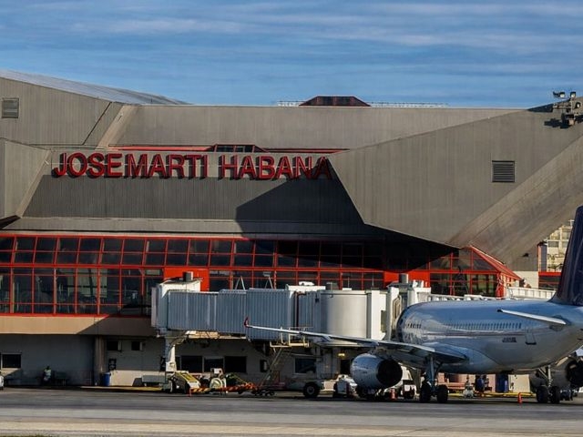 Kuba obustavlja točenje avionskog goriva zbog energetske krize