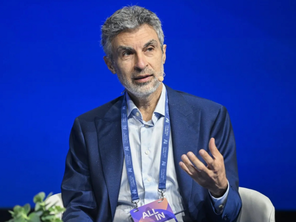 "Kum" umjetne inteligencije upozorava: AI nas može odvesti na mračan put