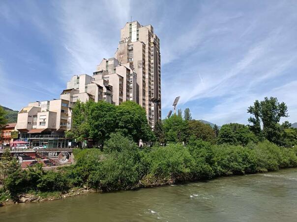 Kursevi jezika, promocije knjiga, radionice i turistička tura tokom "Ljeta u biblioteci" u Zenici