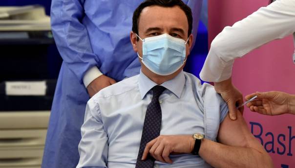 Kurti se cijepio kako bi motivirao građane