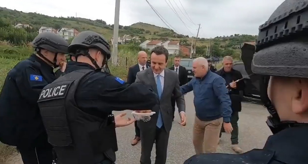 Kurti specijalce častio baklavama na sjeveru Kosova
