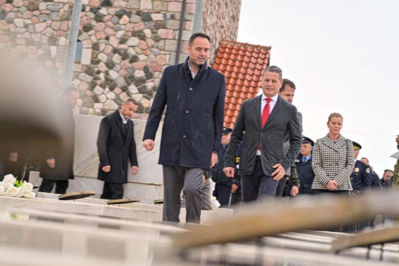 Kurtijeva stranka ne može formirati vladu bez opozicije?