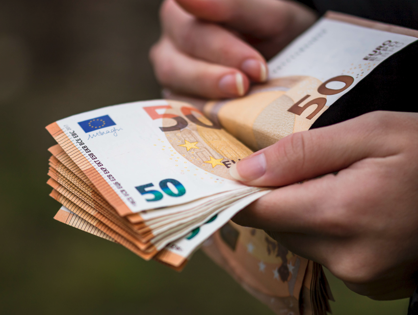 "Kvar na vozilu" kao mamac: Građani nasjeli na prevaru Tuzlanke s lažnim eurima