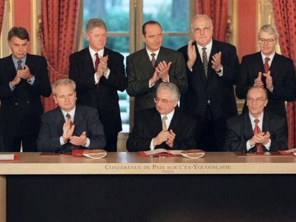 Kyiv Post: Ukrajina ne smije prihvatiti Dejton, Alija je bio primoran potpisati ga