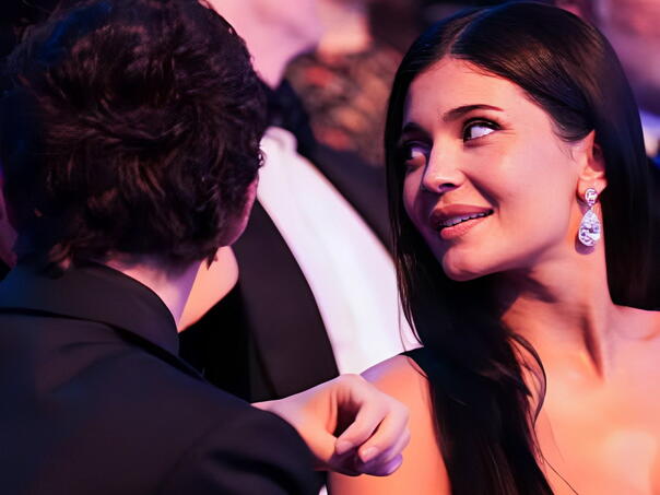 Kylie Jenner na BAFTA nagrade došla naknadno, ali ukrala show