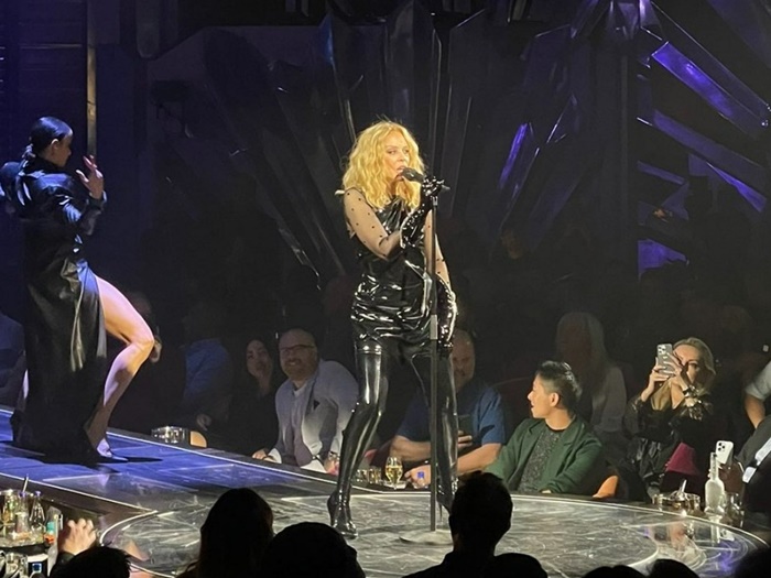 Kylie Minogue očarala stasom i glasom na nastupu