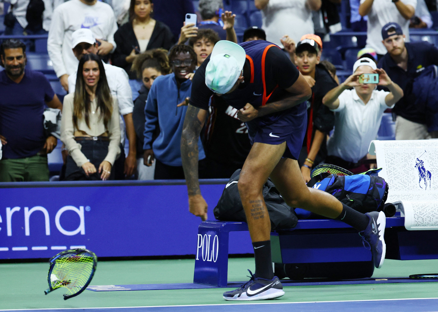 Kyrgios "pukao" nakon poraza, reketi platili cijenu