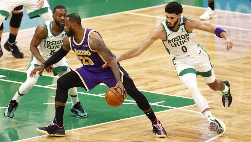 LA Lakersi slavili u derbiju protiv Boston Celticsa
