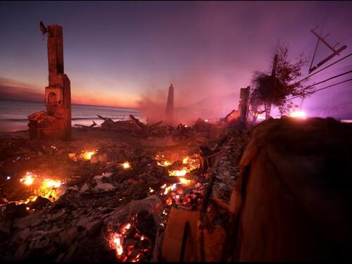 LA: Sedam mrtvih u požaru, 2000 kuća izgorjelo