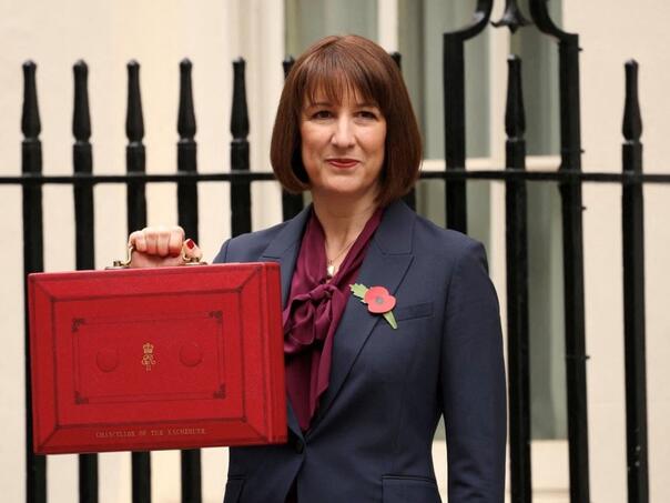 Laburisti predstavili budžet s višim porezima i sporijim rastom