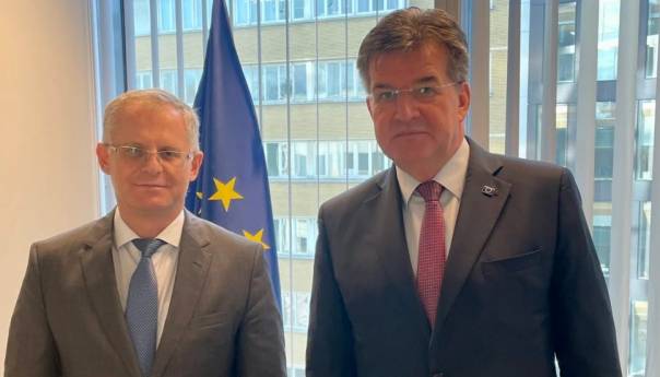 Lajčak predao novi prijedlog za rješenje krize na sjeveru Kosova, čeka se odgovor Prištine