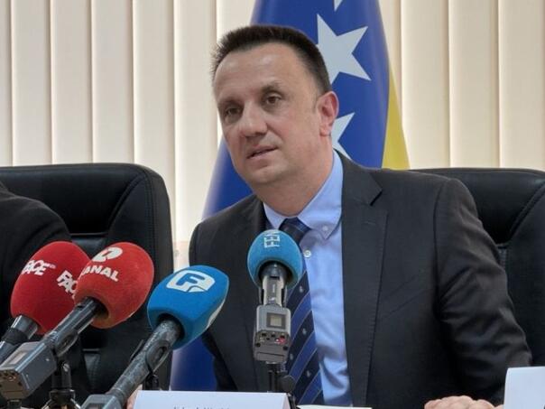 Lakić: Drastičan rast namjenske industrije, otvaraju se fabrike u TK i USK