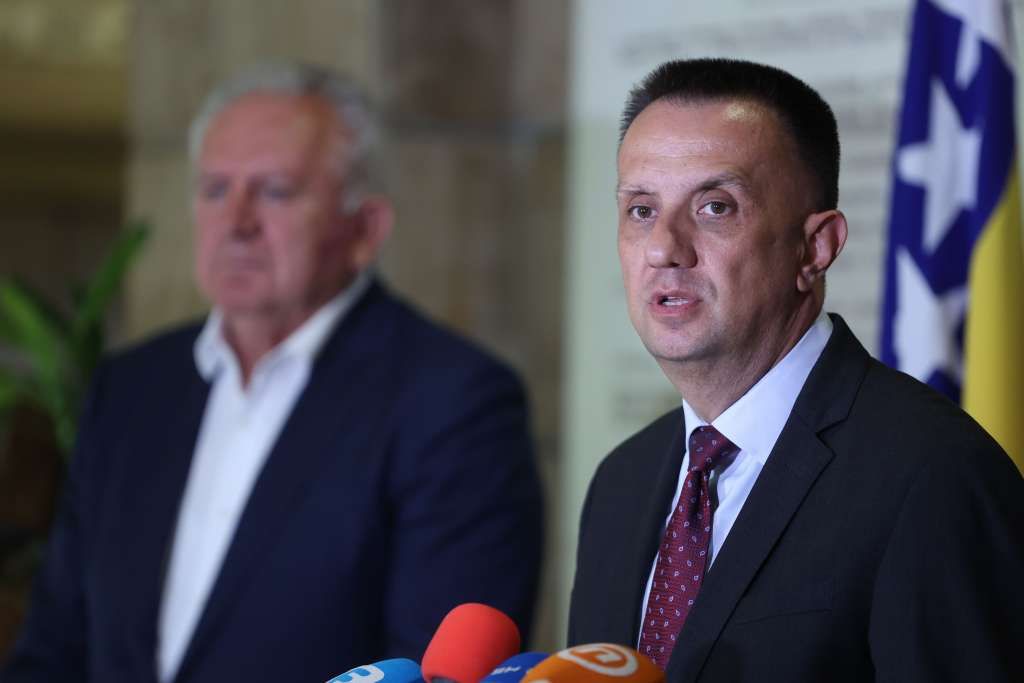 Lakić: Jednoglasna podrška za mjere zbrinjavanja 1.100 radnika Željezare
