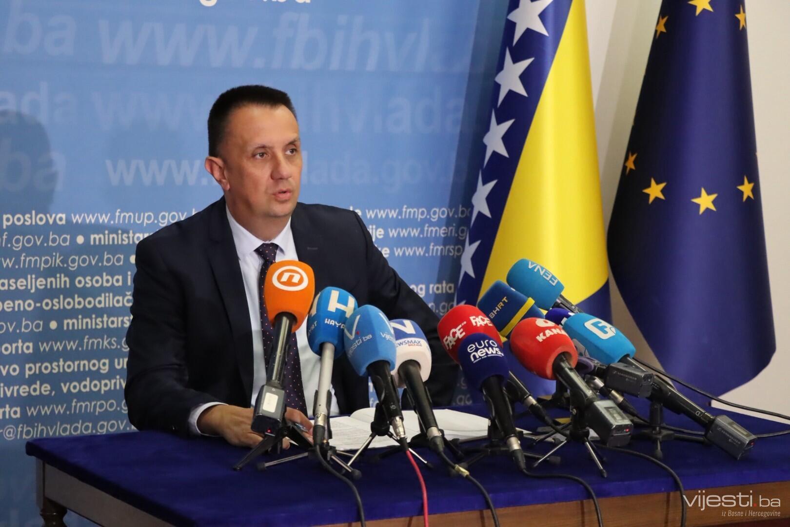 Lakić o namjenskoj industriji: Ne damo ni milimetar vlasništva