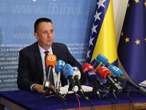 Lakić o namjenskoj industriji: Ne damo ni milimetar vlasništva