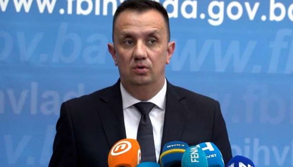 Lakić traži hitnu odluku suda zbog problema Zraka