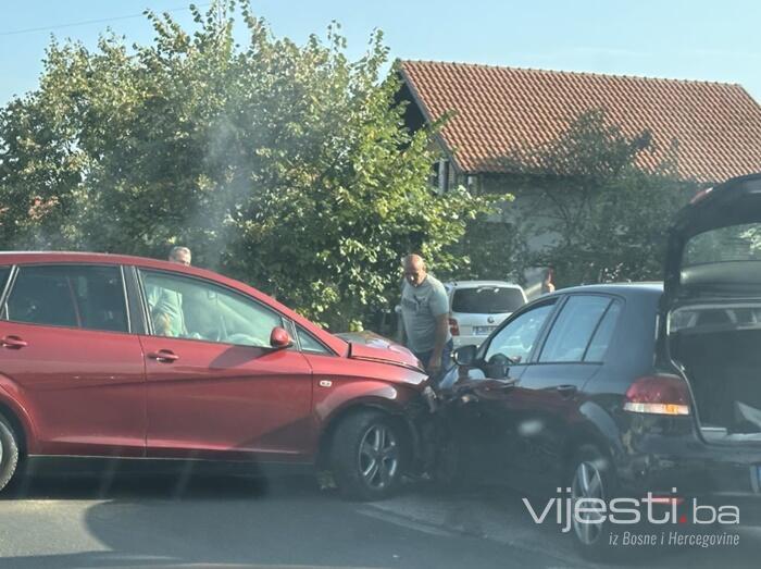 Lakši udes na ulazu u Živinice, saobraćaj usporen