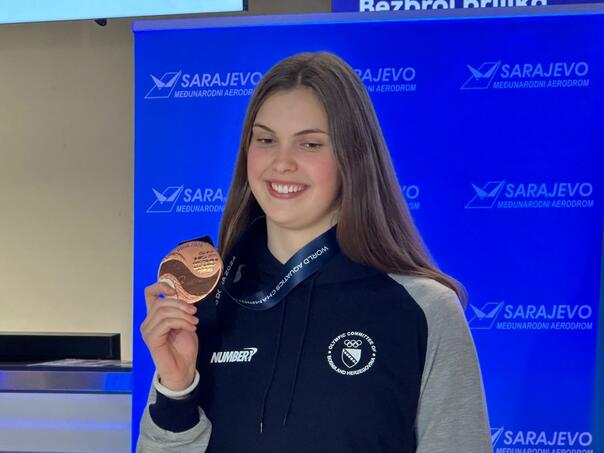 LANA PUDAR - TREĆA NA SVIJETU