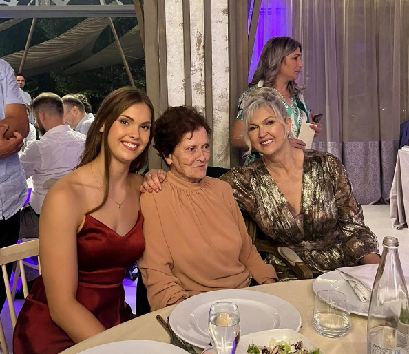 Lana Pudar: Tri generacije na jednoj fotografiji