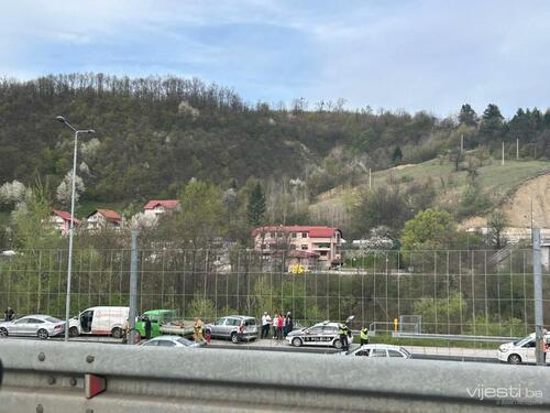 Lančani sudar na autoputu u blizini Vogošćanske petlje, ogromne gužve na cesti