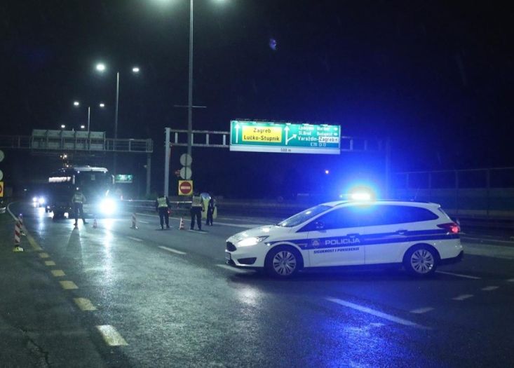 Lančani sudar na autoputu u Hrvatskoj zbog drva