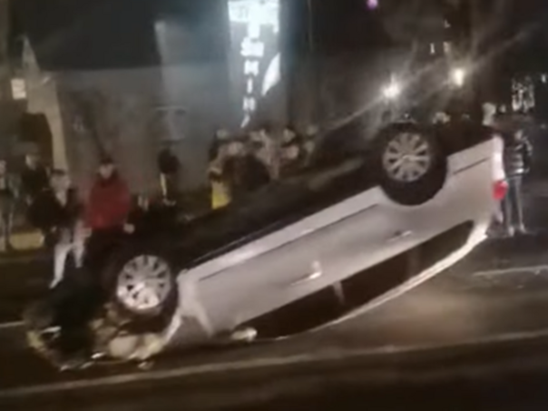 Lančani sudar na Stupu, automobil završio na krovu Lančani sudar na Stupu, automobil završio na krovu