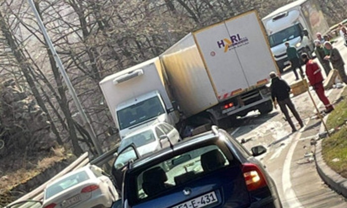 Lančani sudar u Lašvi kod Zenice, povrijeđena jedna osoba