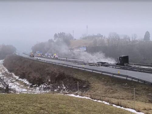 Lančani sudar u Sloveniji: Zapalio se kamion, vozači u bolnici