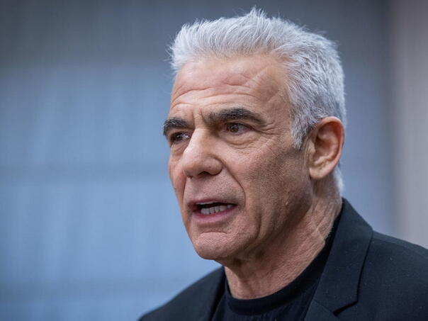 Lapid optužuje Trumpa za miješanje u unutrašnje stvari Izraela